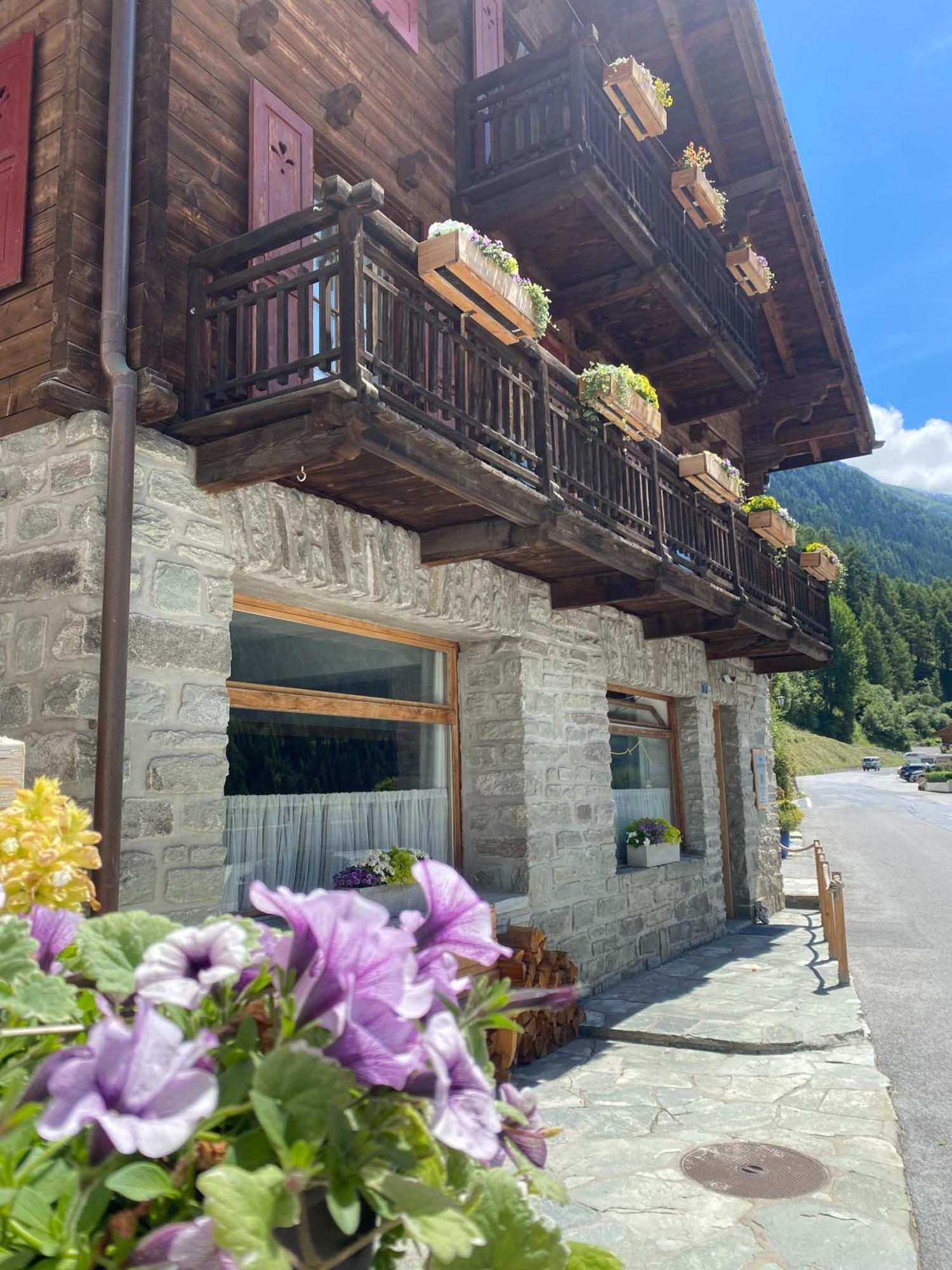 La Bergere Hotell Ayer Exteriör bild